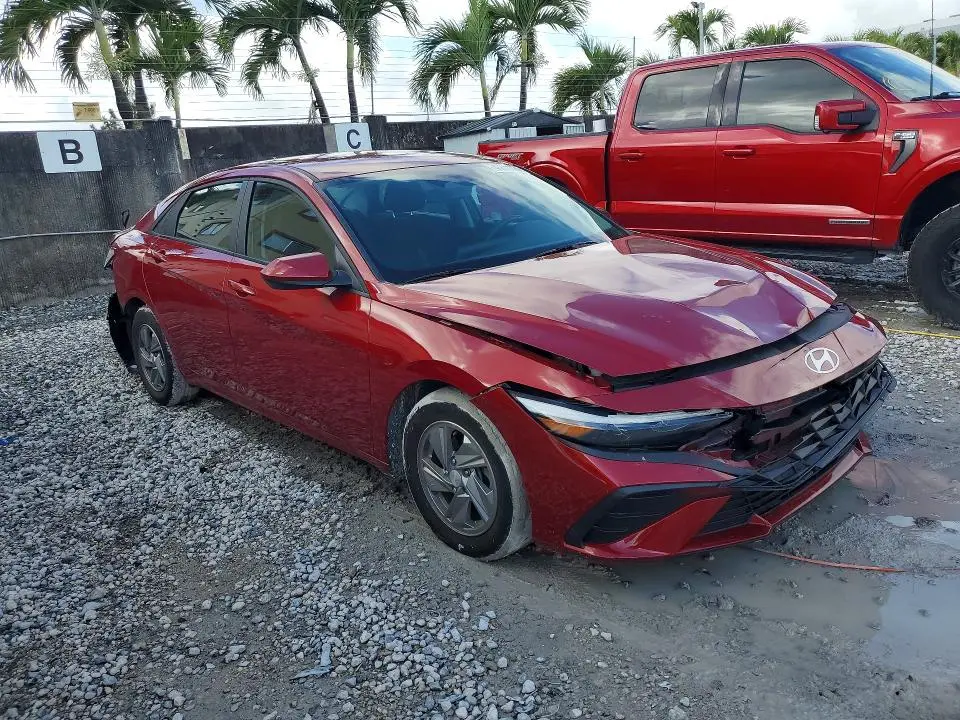 2025 HYUNDAI ELANTRA SE  