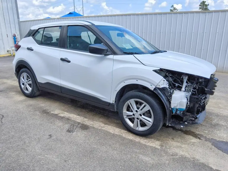 2023 NISSAN KICKS S  