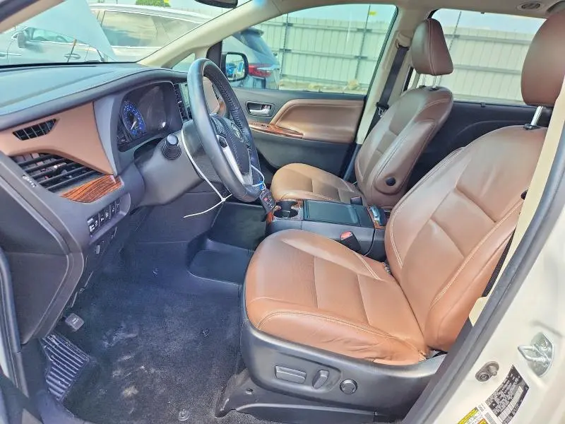 2015 TOYOTA SIENNA LIMITED PREMIUM 7-PASSENGER  