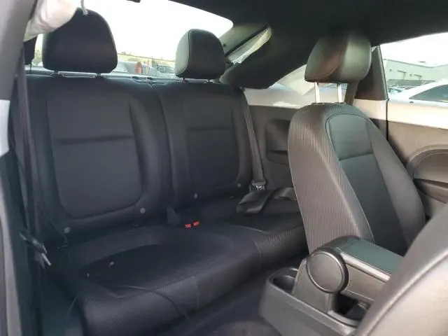 2019 VOLKSWAGEN BEETLE SE  