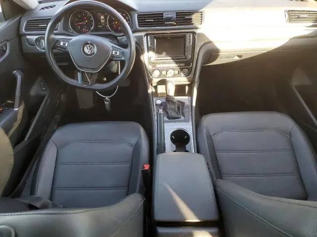 2018 VOLKSWAGEN PASSAT SE  