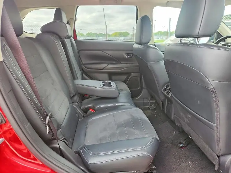 2019 MITSUBISHI OUTLANDER SE  