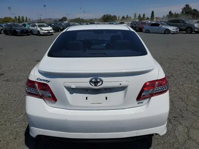 2011 TOYOTA CAMRY SE  