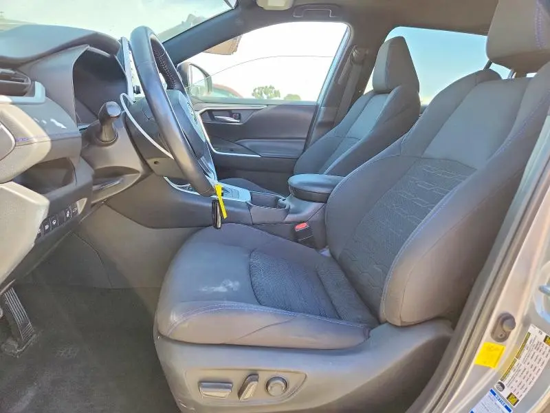2022 TOYOTA RAV4 SE  