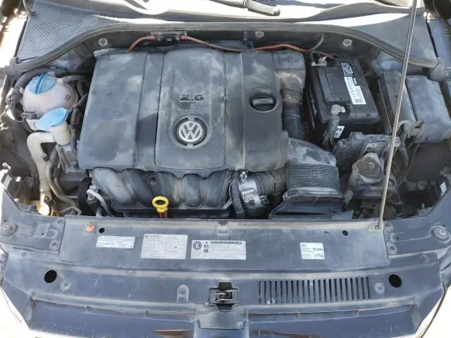 2013 VOLKSWAGEN PASSAT SE  