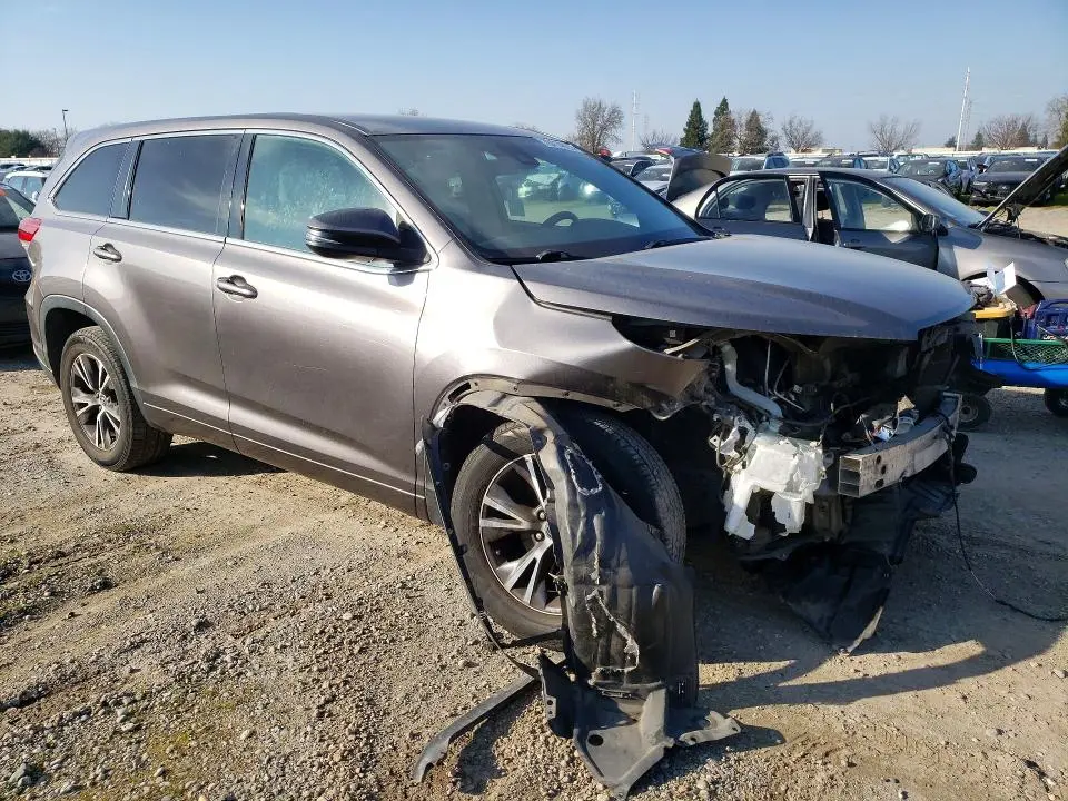 2017 TOYOTA HIGHLANDER LE  