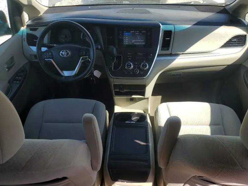2016 TOYOTA SIENNA LE  