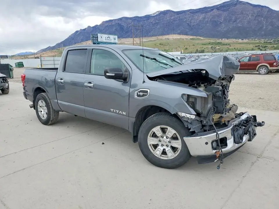 2017 NISSAN TITAN SV  