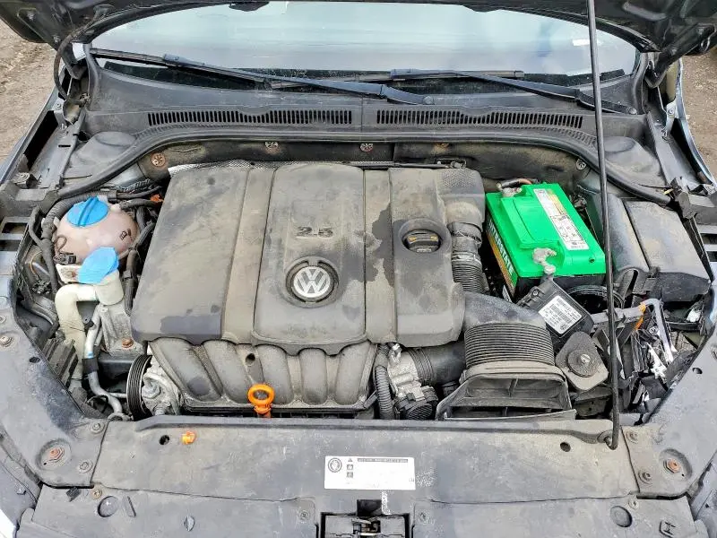 2011 VOLKSWAGEN JETTA SE  