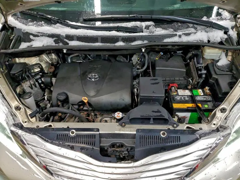 2017 TOYOTA SIENNA XLE  