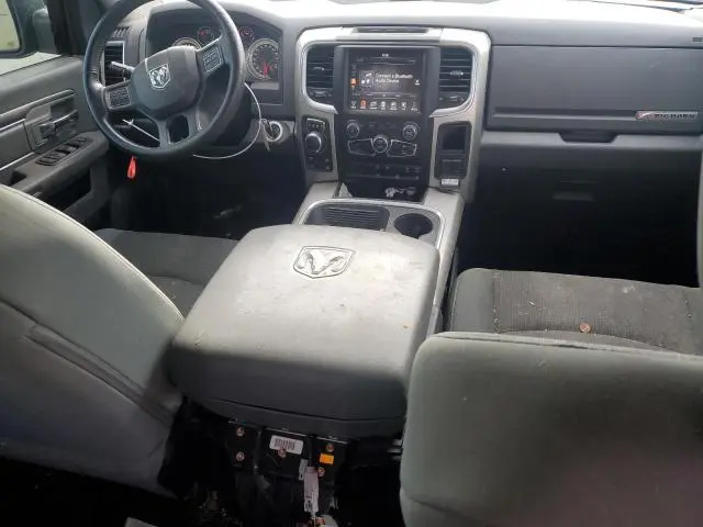 2016 RAM 1500 SLT  