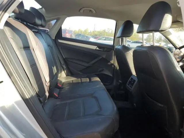2013 VOLKSWAGEN PASSAT SE  