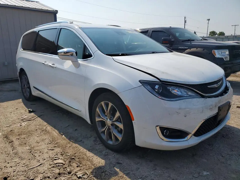 2017 CHRYSLER PACIFICA LIMITED  