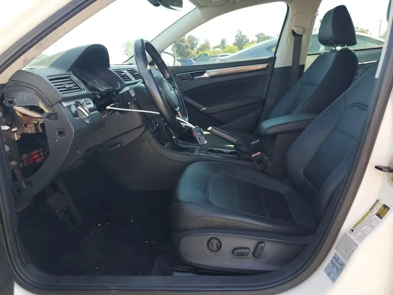 2016 VOLKSWAGEN PASSAT SE  
