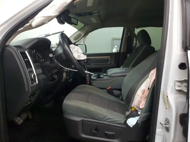 2016 RAM 1500 SLT  