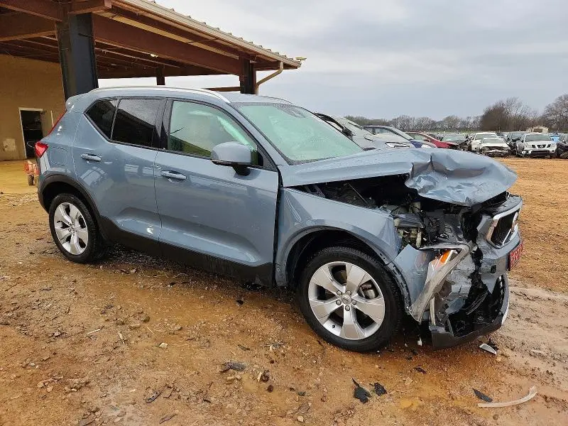 2020 VOLVO XC40 T5 MOMENTUM  