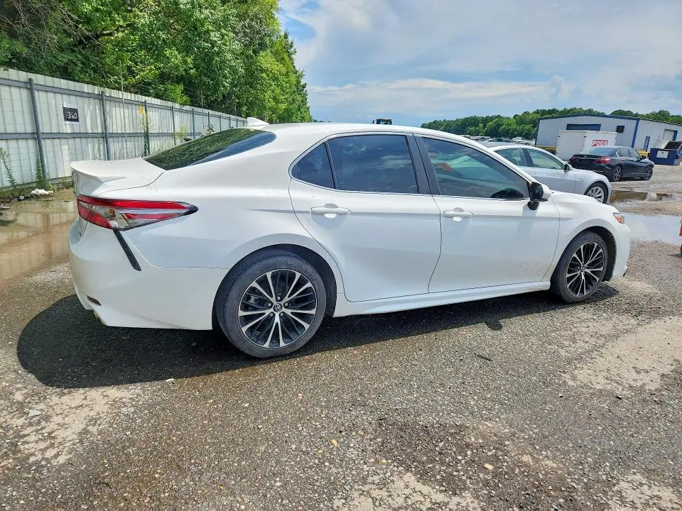 2019 TOYOTA CAMRY SE  