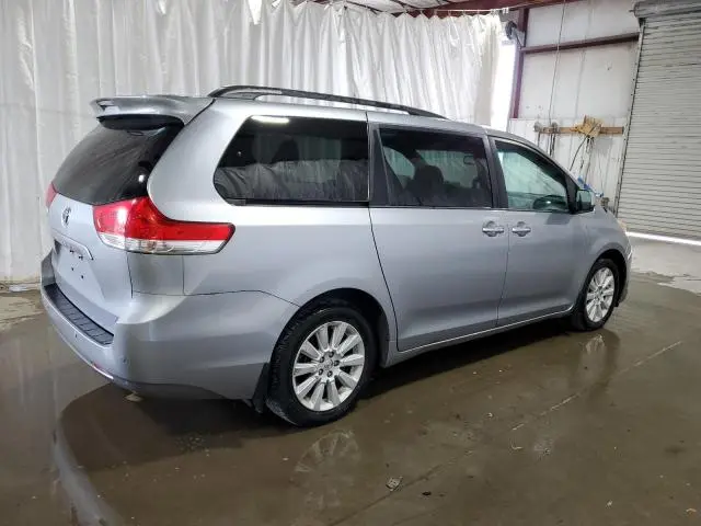 2013 TOYOTA SIENNA XLE  