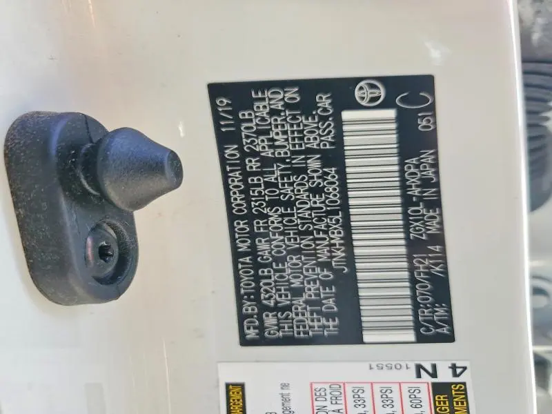 2020 TOYOTA C-HR XLE  