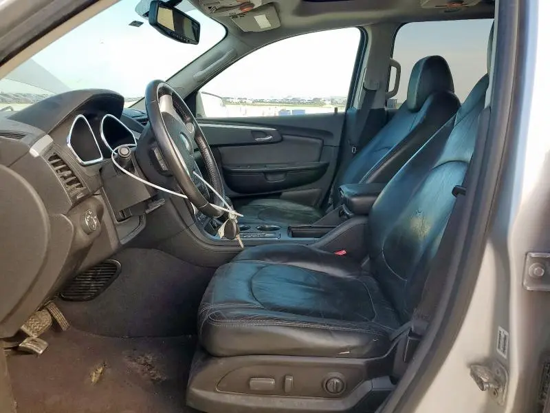 2010 CHEVROLET TRAVERSE LT  
