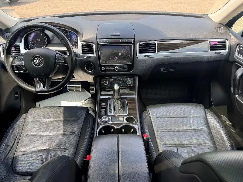 2017 VOLKSWAGEN TOUAREG EXECUTIVE  