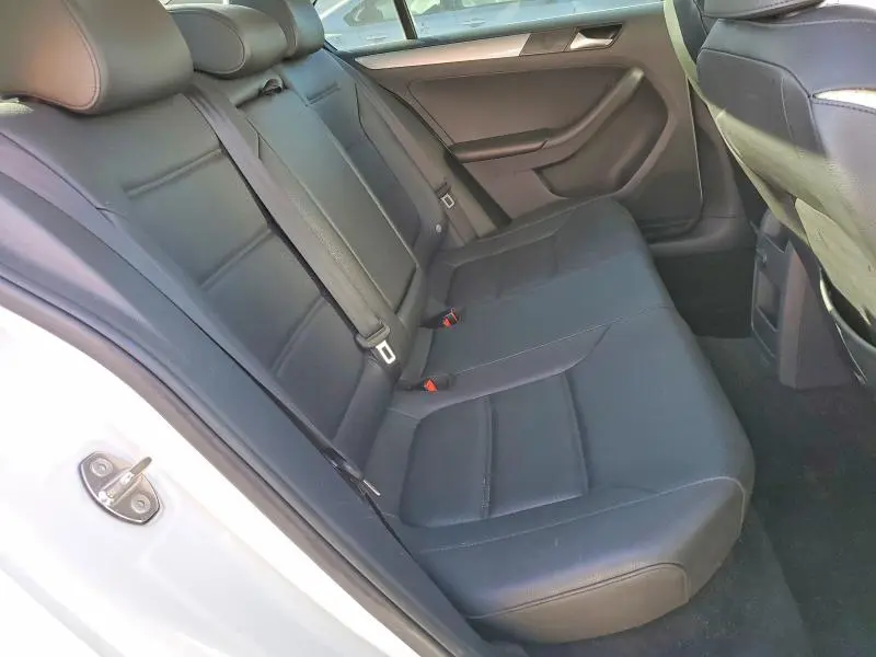 2016 VOLKSWAGEN JETTA SE  