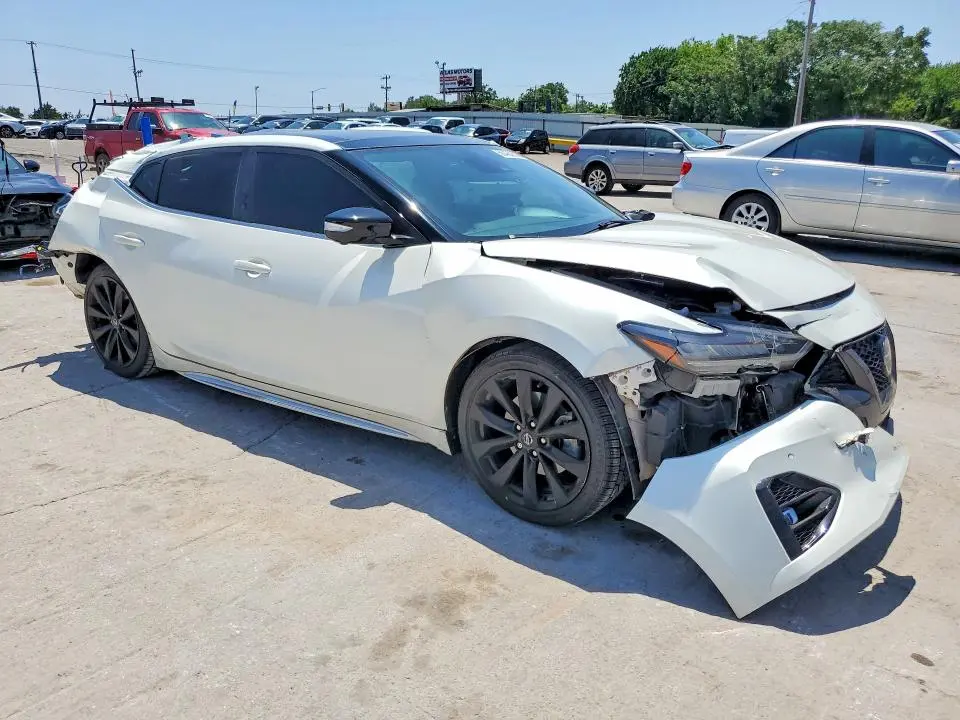 2022 NISSAN MAXIMA SR  