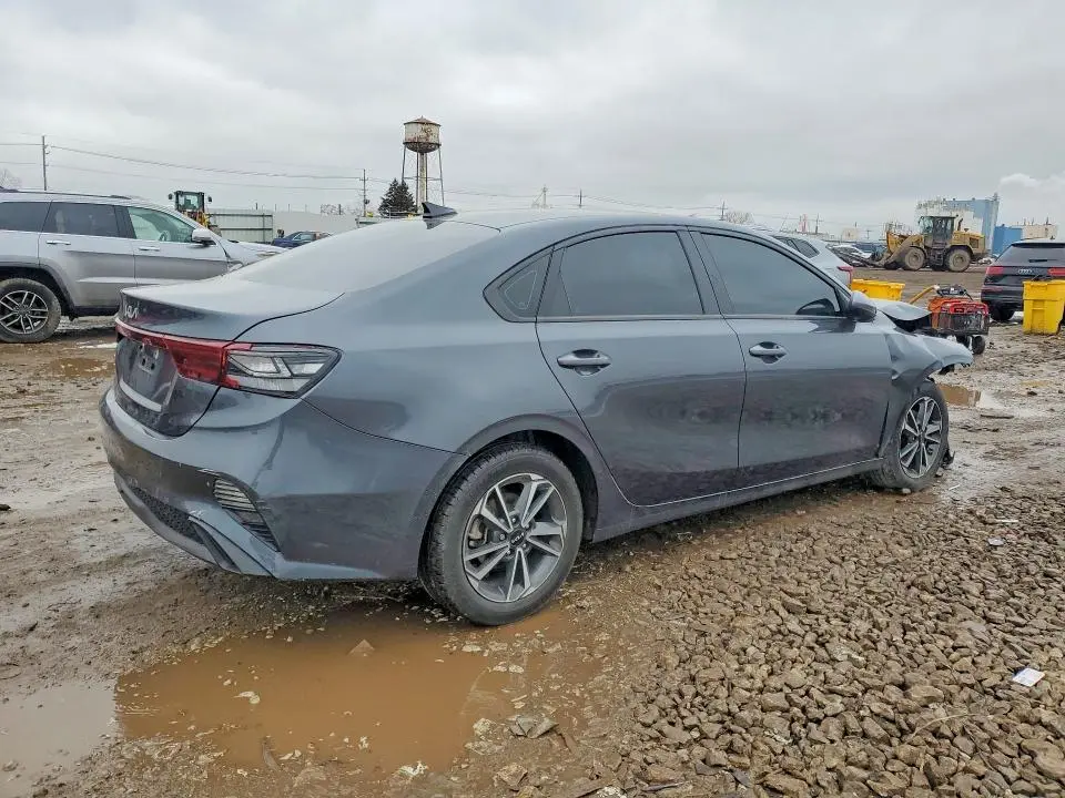 2023 KIA FORTE LX  