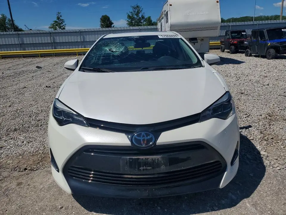 2017 TOYOTA COROLLA XLE  
