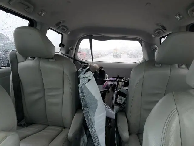 2013 TOYOTA SIENNA XLE  