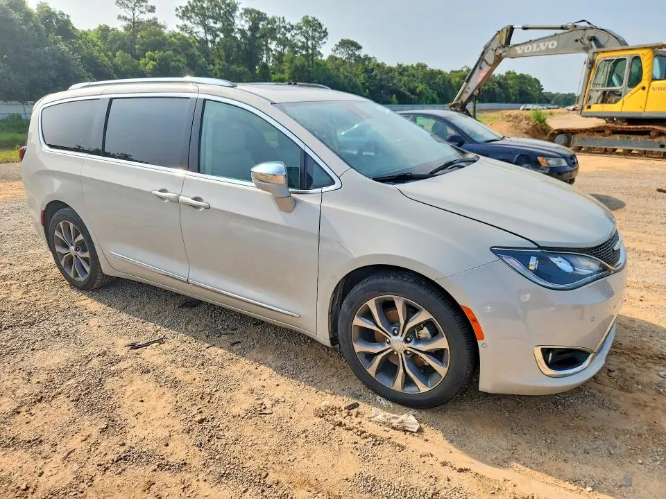 2017 CHRYSLER PACIFICA LIMITED  