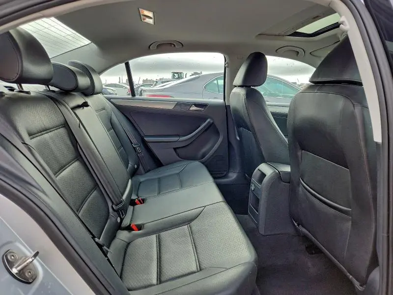 2016 VOLKSWAGEN JETTA SE  