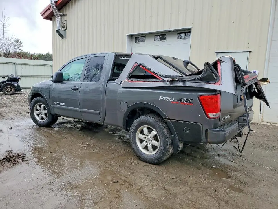 2011 NISSAN TITAN SV  