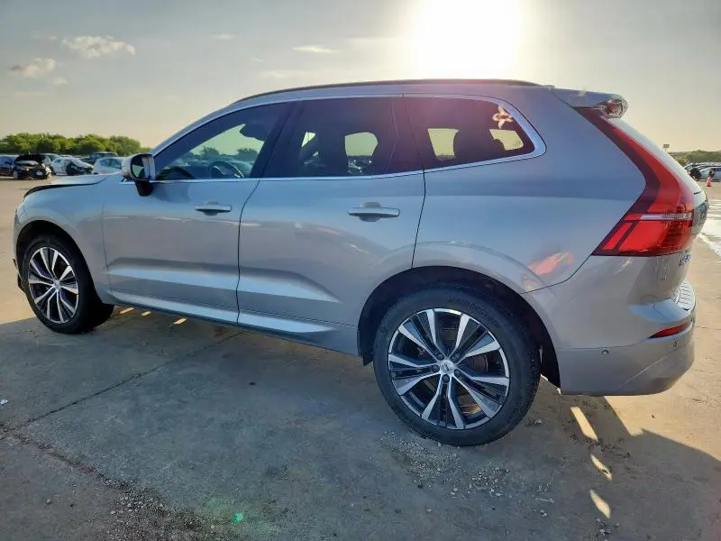 2022 VOLVO XC60 B5 MOMENTUM  