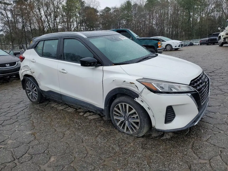 2022 NISSAN KICKS SV  