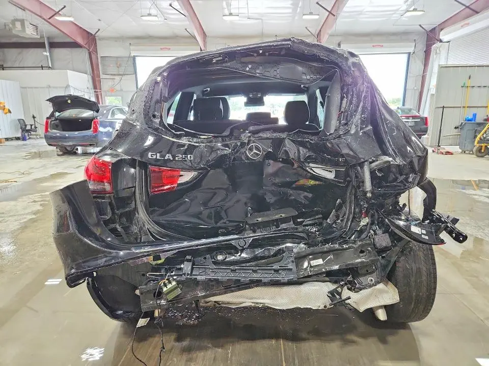 2021 MERCEDES-BENZ GLA 250 4MATIC  