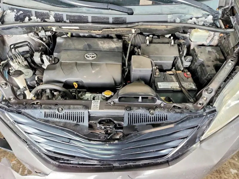 2012 TOYOTA SIENNA LE  