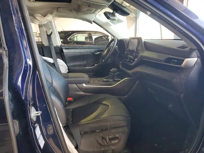 2021 TOYOTA HIGHLANDER XLE  