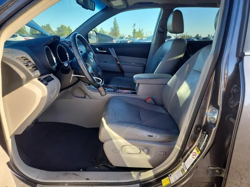 2013 TOYOTA HIGHLANDER LIMITED  