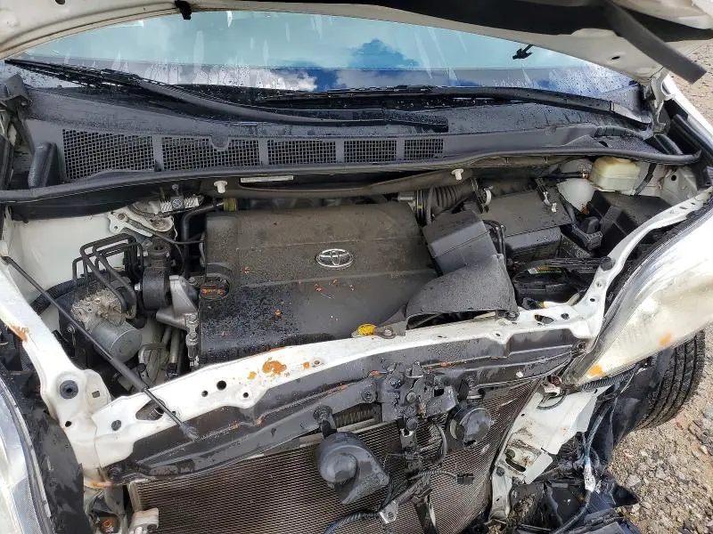 2016 TOYOTA SIENNA XLE 8-PASSENGER  
