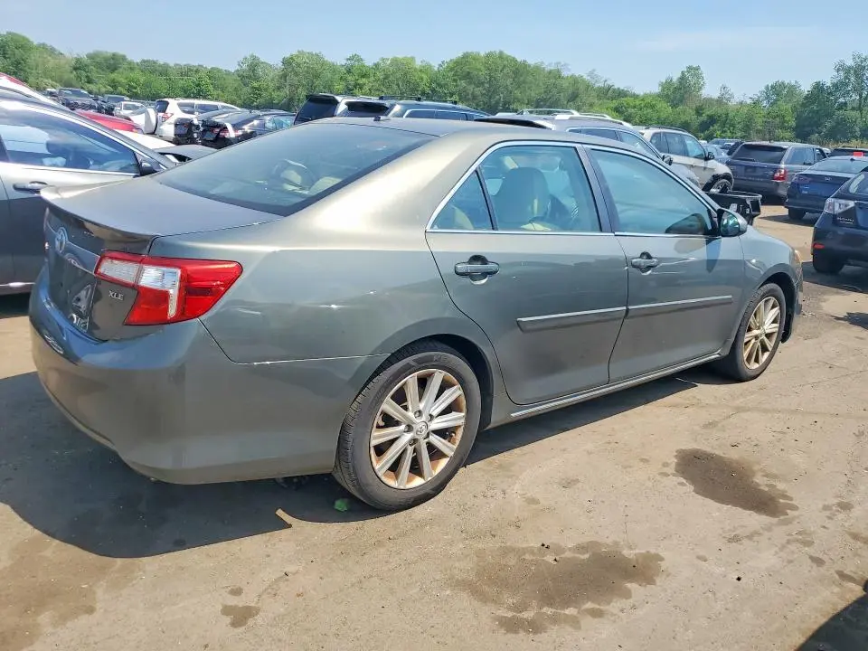2014 TOYOTA CAMRY XLE  