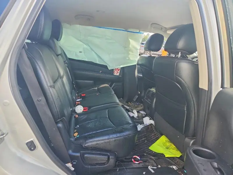 2016 NISSAN PATHFINDER SL  