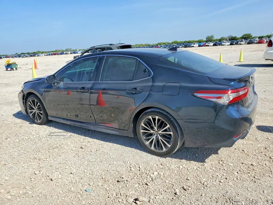 2019 TOYOTA CAMRY SE  