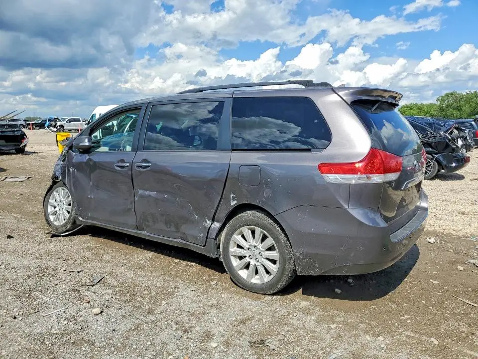 2013 TOYOTA SIENNA LIMITED 7-PASSENGER  