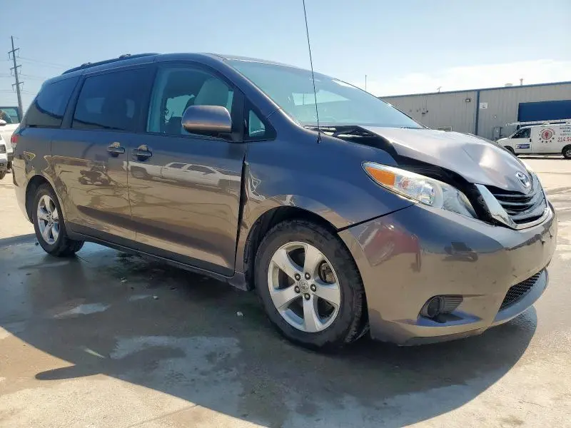 2013 TOYOTA SIENNA LE  
