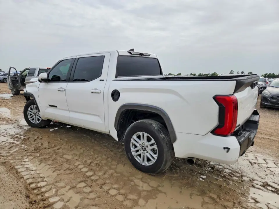 2025 TOYOTA TUNDRA SR5  