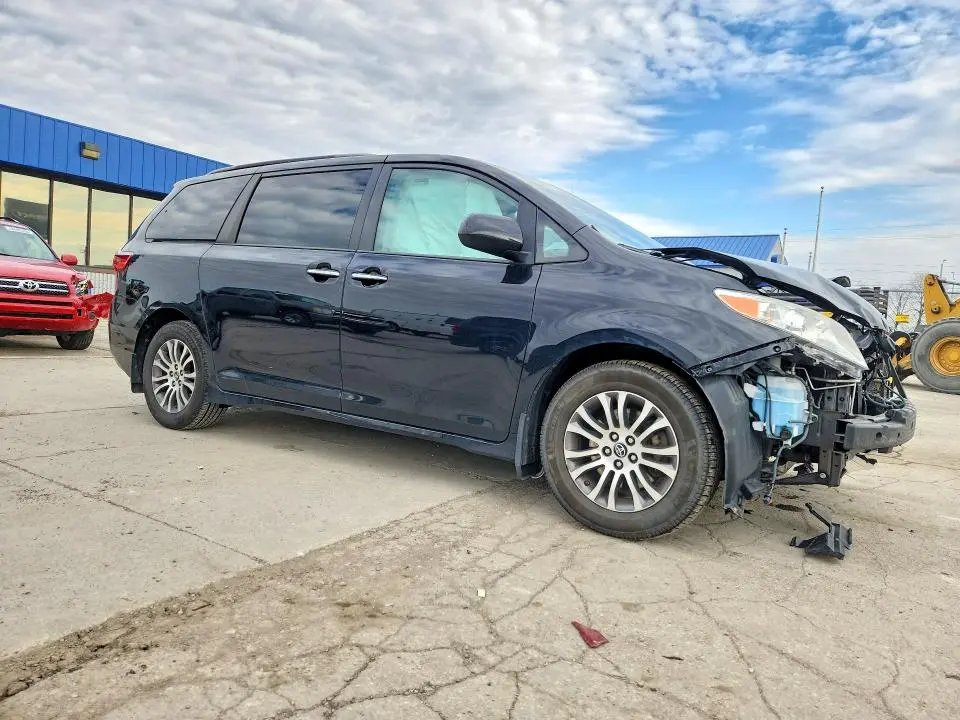 2018 TOYOTA SIENNA XLE PREMIUM 8-PASSENGER  