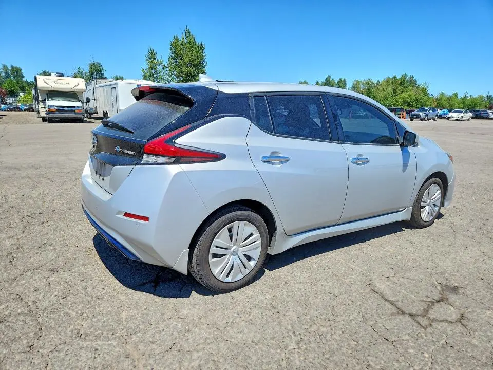 2022 NISSAN LEAF S  