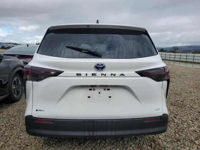 2025 TOYOTA SIENNA LE  