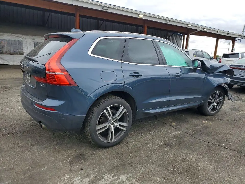 2021 VOLVO XC60 T5 MOMENTUM  